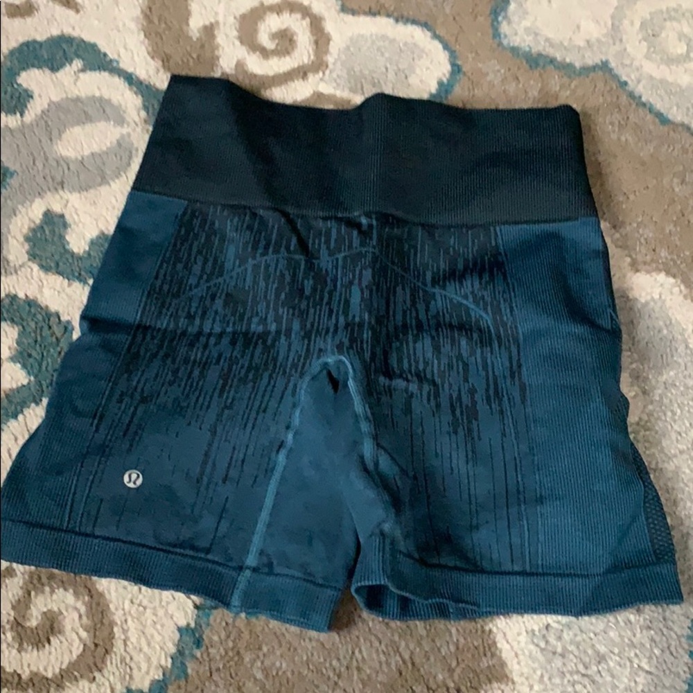 lulu lemon biker/compression shorts